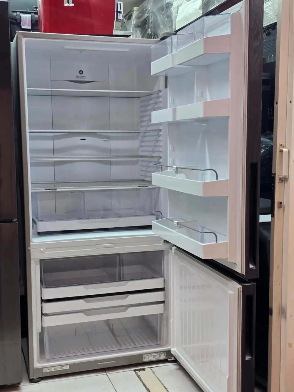 Fisher & Paykel Bottom Freezer Refrigerator RF522BRPB6 - Image 3