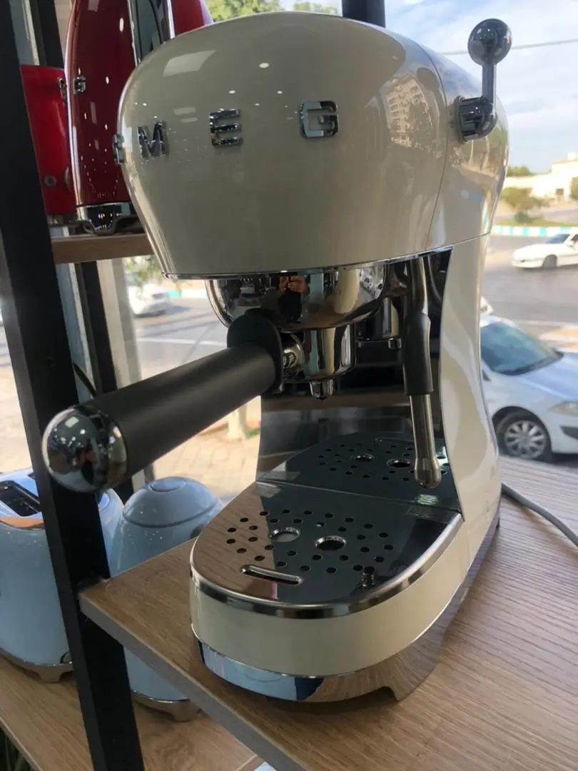 Smeg Espresso Coffee Machine – ECF02CRUK